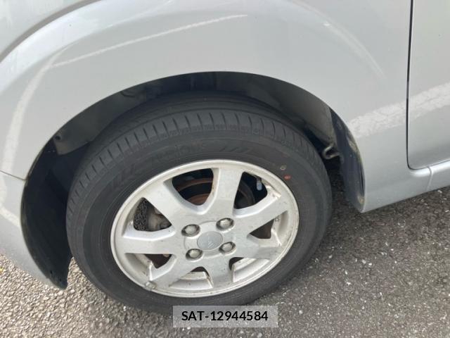Daihatsu TANTO 2005-06 8220077-6