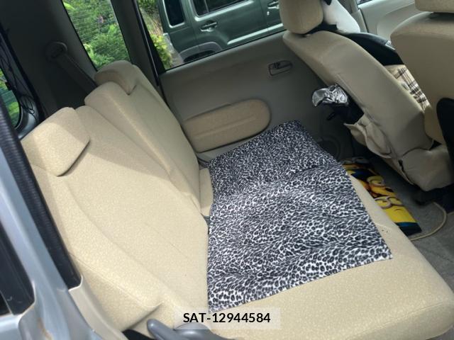 Daihatsu TANTO 2005-06 8220077-7
