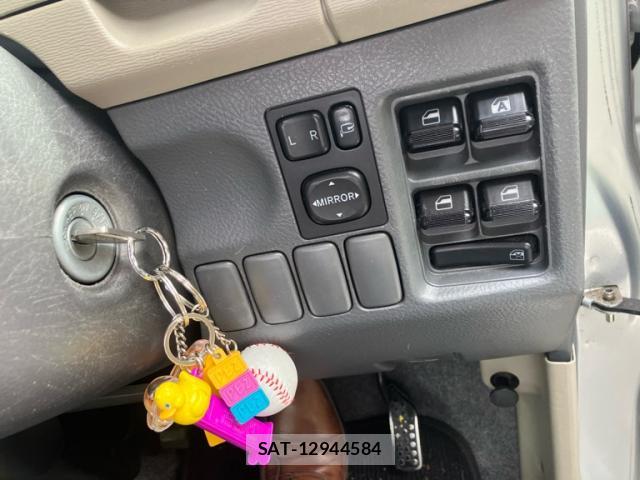 Daihatsu TANTO 2005-06 8220077-9