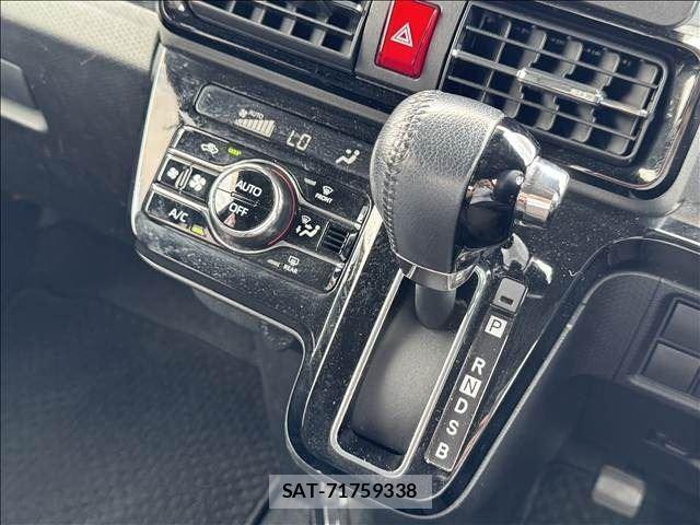 Daihatsu TANTO 2020-01 8220516-17