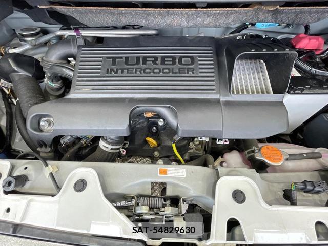 Daihatsu TANTO 2018-10 8221268-17