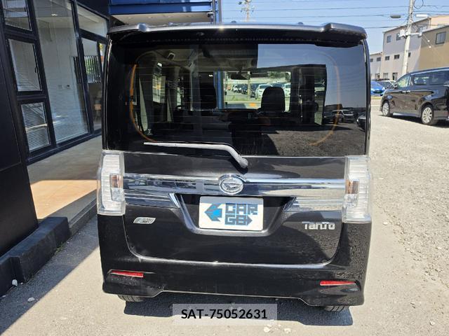 Daihatsu TANTO 2014-02 8222912-13