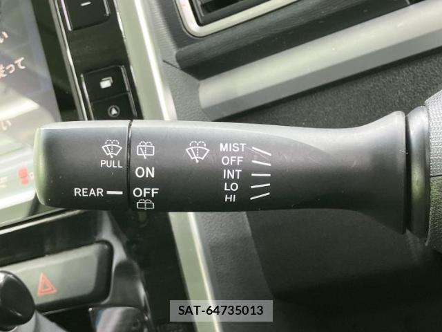 Daihatsu TANTO 2014-11 8225213-15