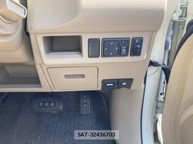 Nissan TIIDA 2008-01 8220055-8