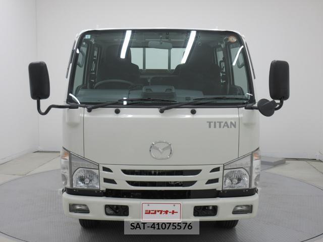 Mazda TITAN 2020-03 8216709-1