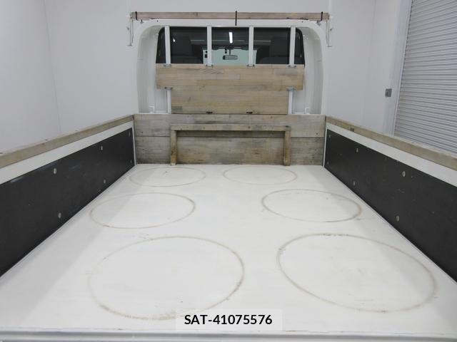Mazda TITAN 2020-03 8216709-9