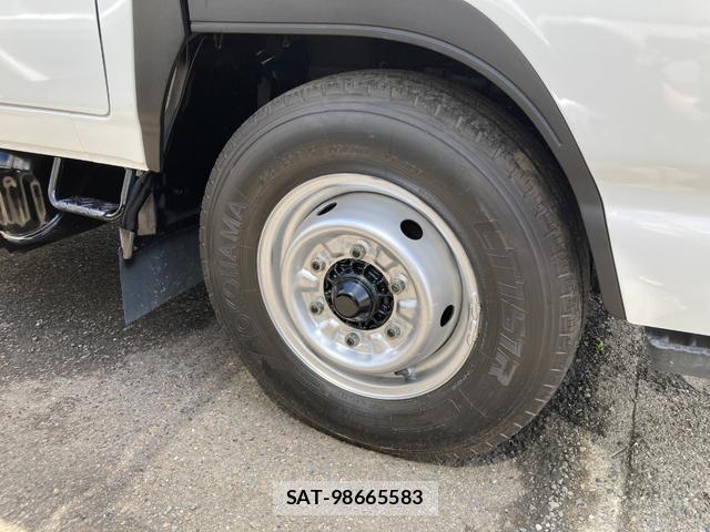 Mazda TITAN 2010-08 8218735-10