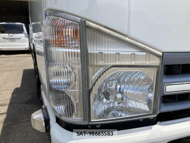 Mazda TITAN 2010-08 8218735-11