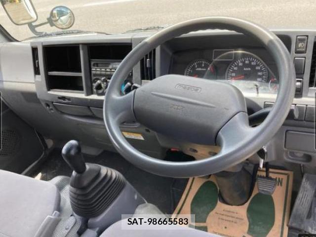 Mazda TITAN 2010-08 8218735-2