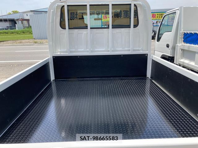Mazda TITAN 2010-08 8218735-4