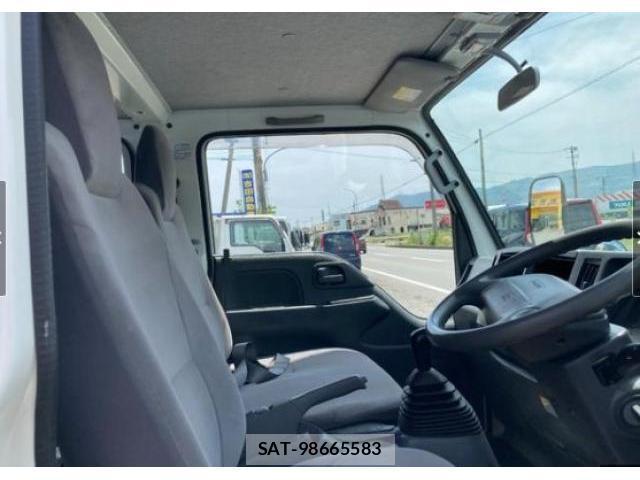 Mazda TITAN 2010-08 8218735-5