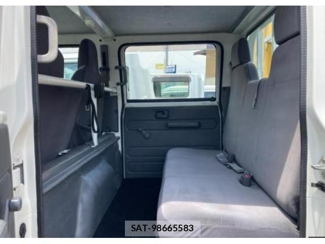 Mazda TITAN 2010-08 8218735-6