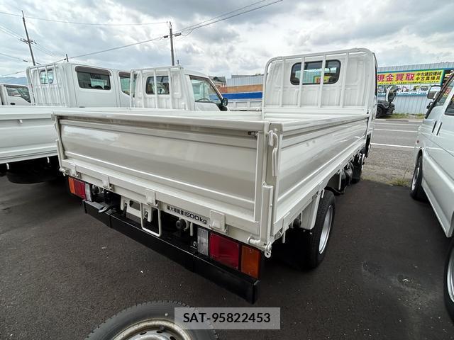 Mazda TITAN 2009-04 8218737-1