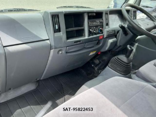 Mazda TITAN 2009-04 8218737-2