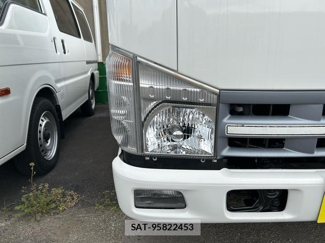 Mazda TITAN 2009-04 8218737-9