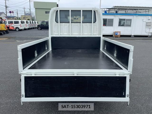 Mazda TITAN 2019-04 8224757-8