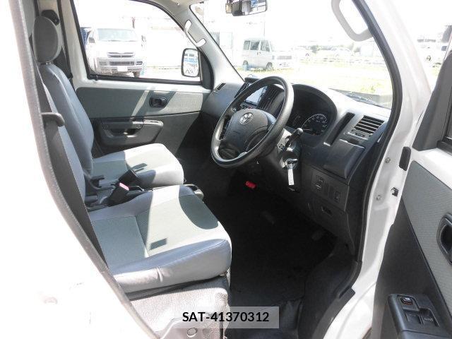 Toyota TOWNACE VAN 2017-04 8221619-11