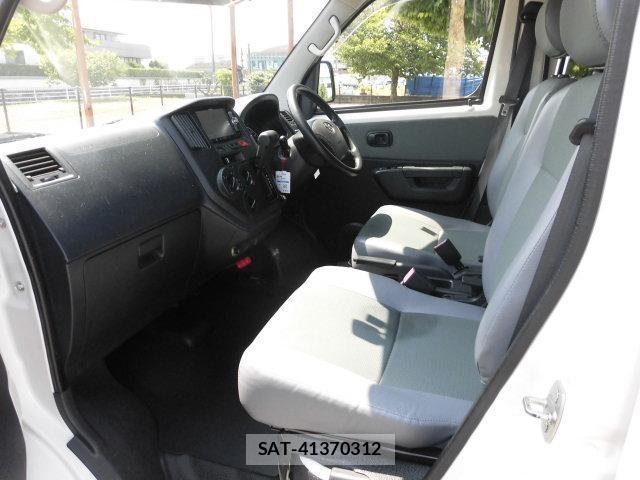 Toyota TOWNACE VAN 2017-04 8221619-13