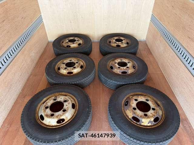 Toyota TOYOACE 2017-03 8218128-1