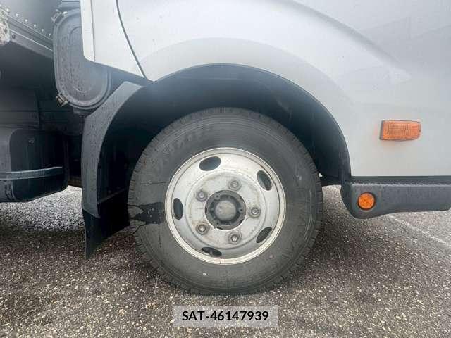 Toyota TOYOACE 2017-03 8218128-10