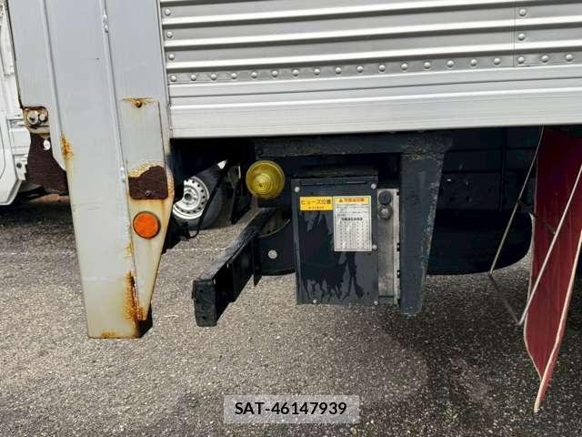Toyota TOYOACE 2017-03 8218128-13
