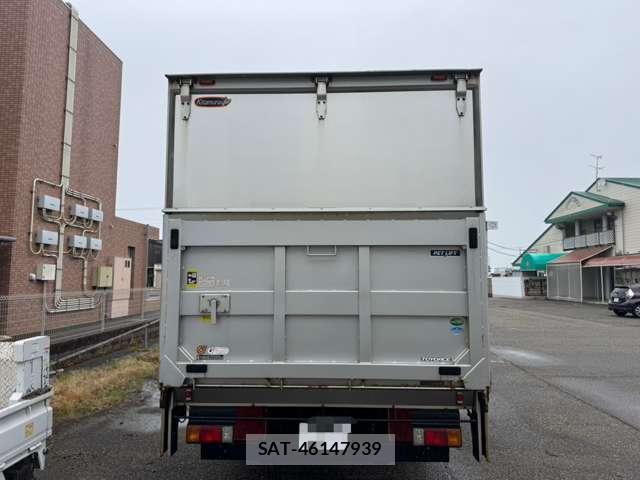 Toyota TOYOACE 2017-03 8218128-16