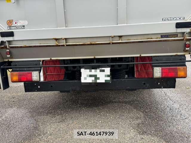 Toyota TOYOACE 2017-03 8218128-19