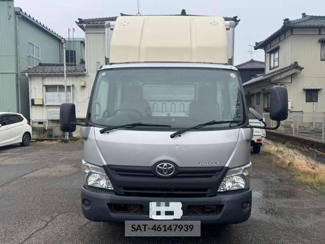 Toyota TOYOACE 2017-03 8218128-4