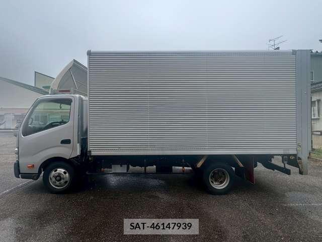 Toyota TOYOACE 2017-03 8218128-8