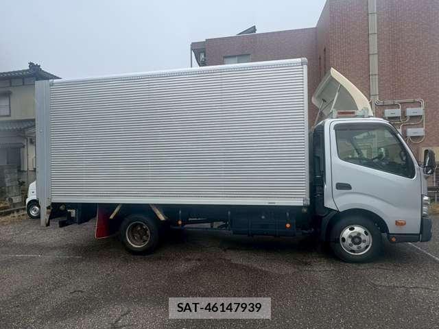 Toyota TOYOACE 2017-03 8218128-9