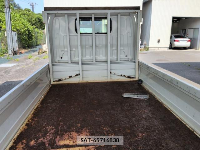 Toyota TOYOACE 2017-06 8222218-3