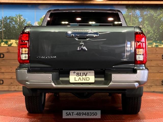 Mitsubishi TRITON 2024-10 8217308-14