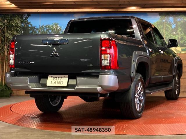 Mitsubishi TRITON 2024-10 8217308-16