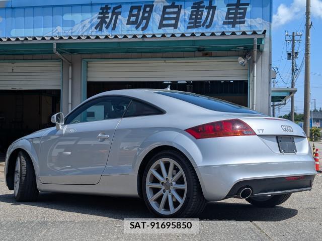 Audi TT 2011-12 8224402-11
