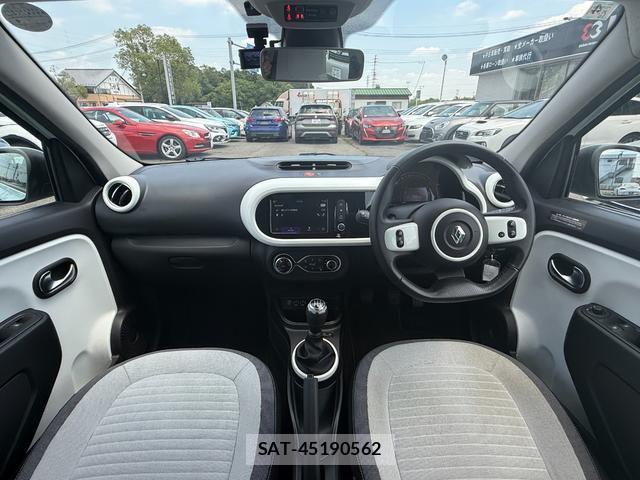 Renault TWINGO 2021-04 8221933-3