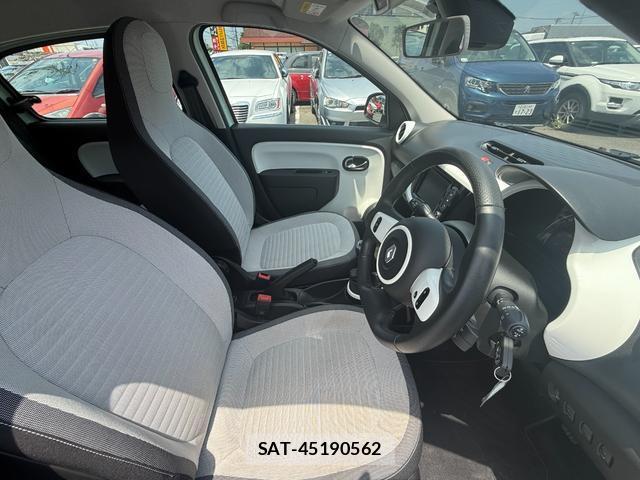 Renault TWINGO 2021-04 8221933-5