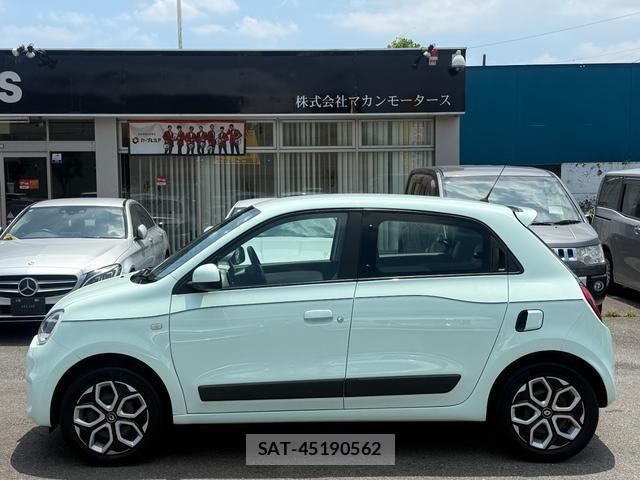 Renault TWINGO 2021-04 8221933-8