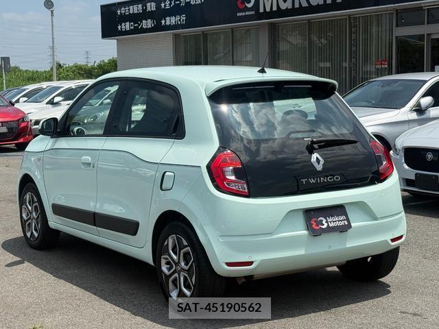 Renault TWINGO 2021-04 8221933-9