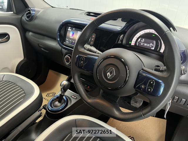 Renault TWINGO 2022-01 8223707-1