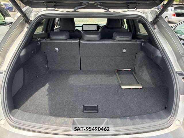 Lexus UX 2023-07 8216384-7