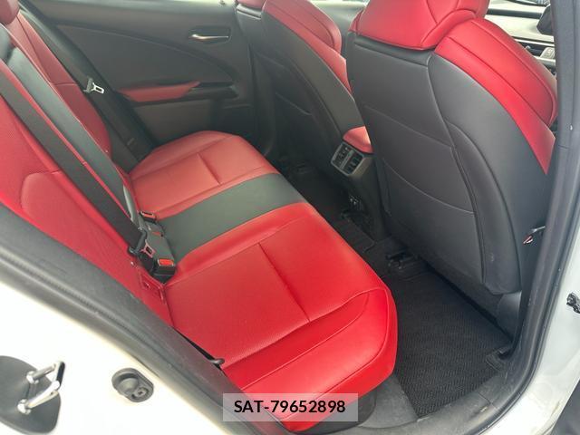 Lexus UX 2019-02 8220576-12