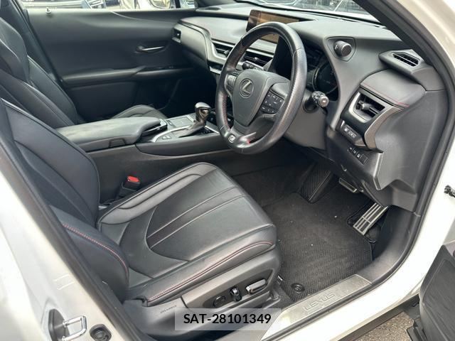 Lexus UX 2019-03 8220579-11