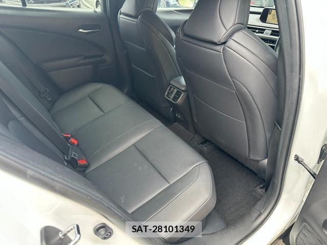 Lexus UX 2019-03 8220579-12