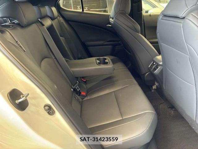 Lexus UX 2024-04 8223144-5