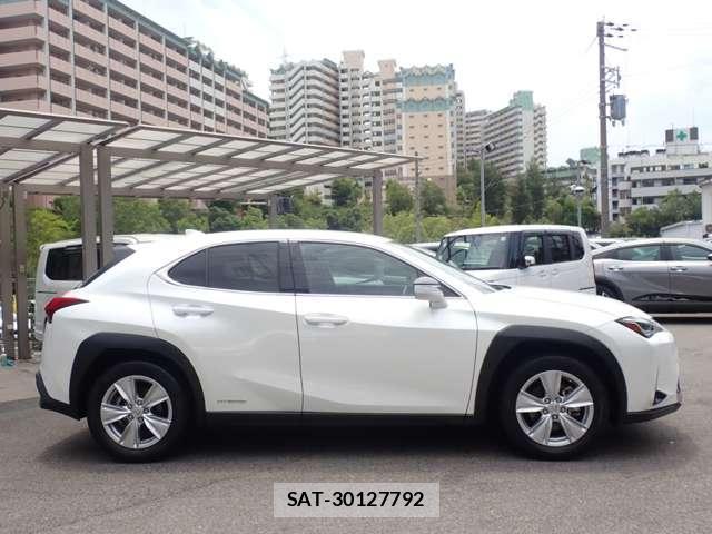 Lexus UX 2021-06 8223840-16