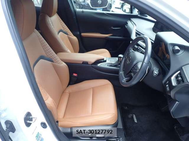 Lexus UX 2021-06 8223840-6