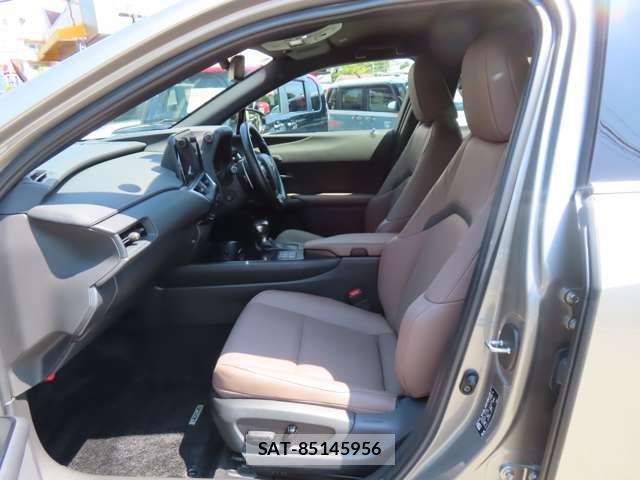 Lexus UX 2022-09 8224300-2