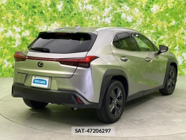 Lexus UX 2019-07 8225468-2