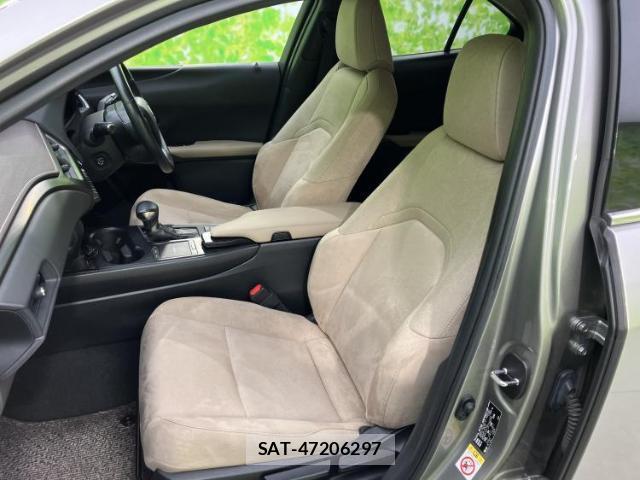 Lexus UX 2019-07 8225468-5