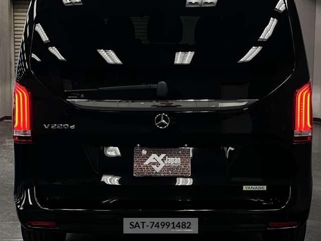 Mercedes Benz V-CLASS 2022-04 8225641-16